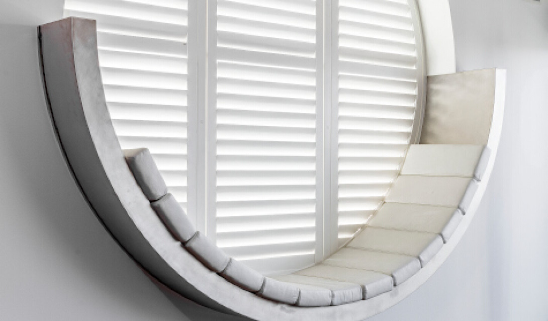  Ronde shutters in een groot raam