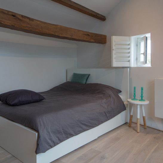  shutters voor klein raam in slaapkamer impressie